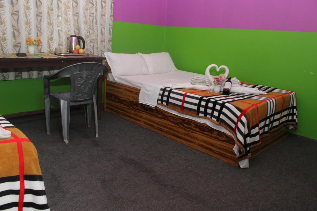 Robins Nest Hotel & Restaurant Deorāli מראה חיצוני תמונה